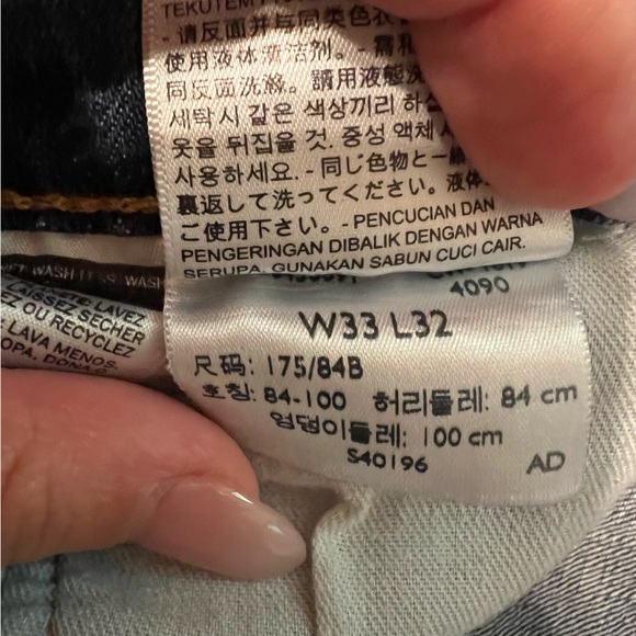 Men’s Levi Jeans - Picture 2 of 3